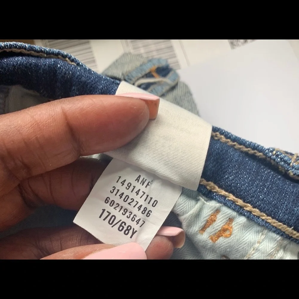 A&F Distressed Rolled Denim Shorts - Picture 5 of 10